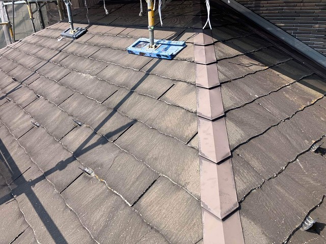 岐阜市｜金属屋根材のカバー工事！下屋根の足場の処理や壁との取り合い